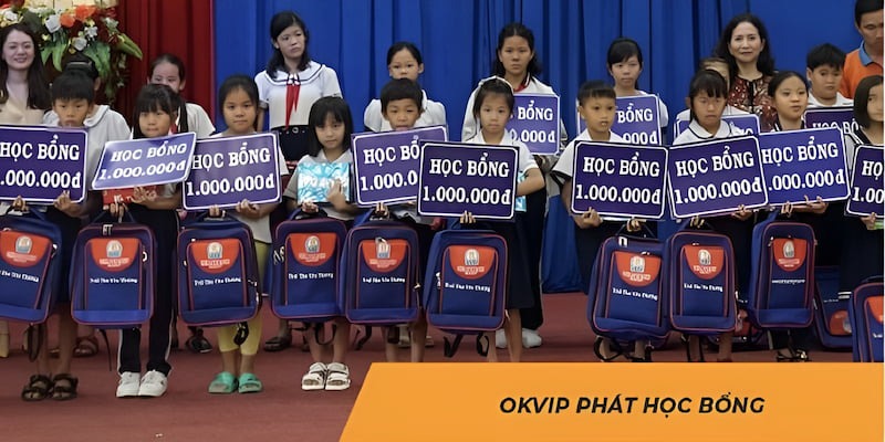 OKVIP trao tặng nhiều phần quà hỗ trợ các em nhỏ có hoàn cảnh khó khăn